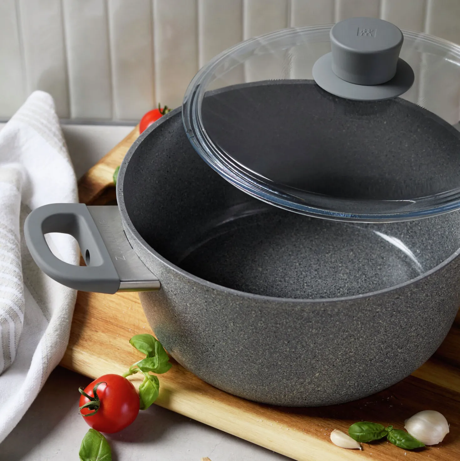 4.8 qt, Aluminum, Ceramic Nonstick Dutch Oven With Lid