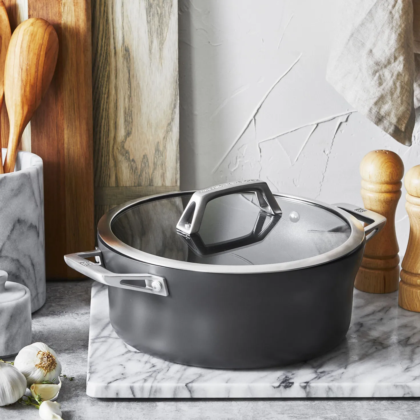 5 qt, Aluminum, Non-stick, Hard Anodized Dutch Oven