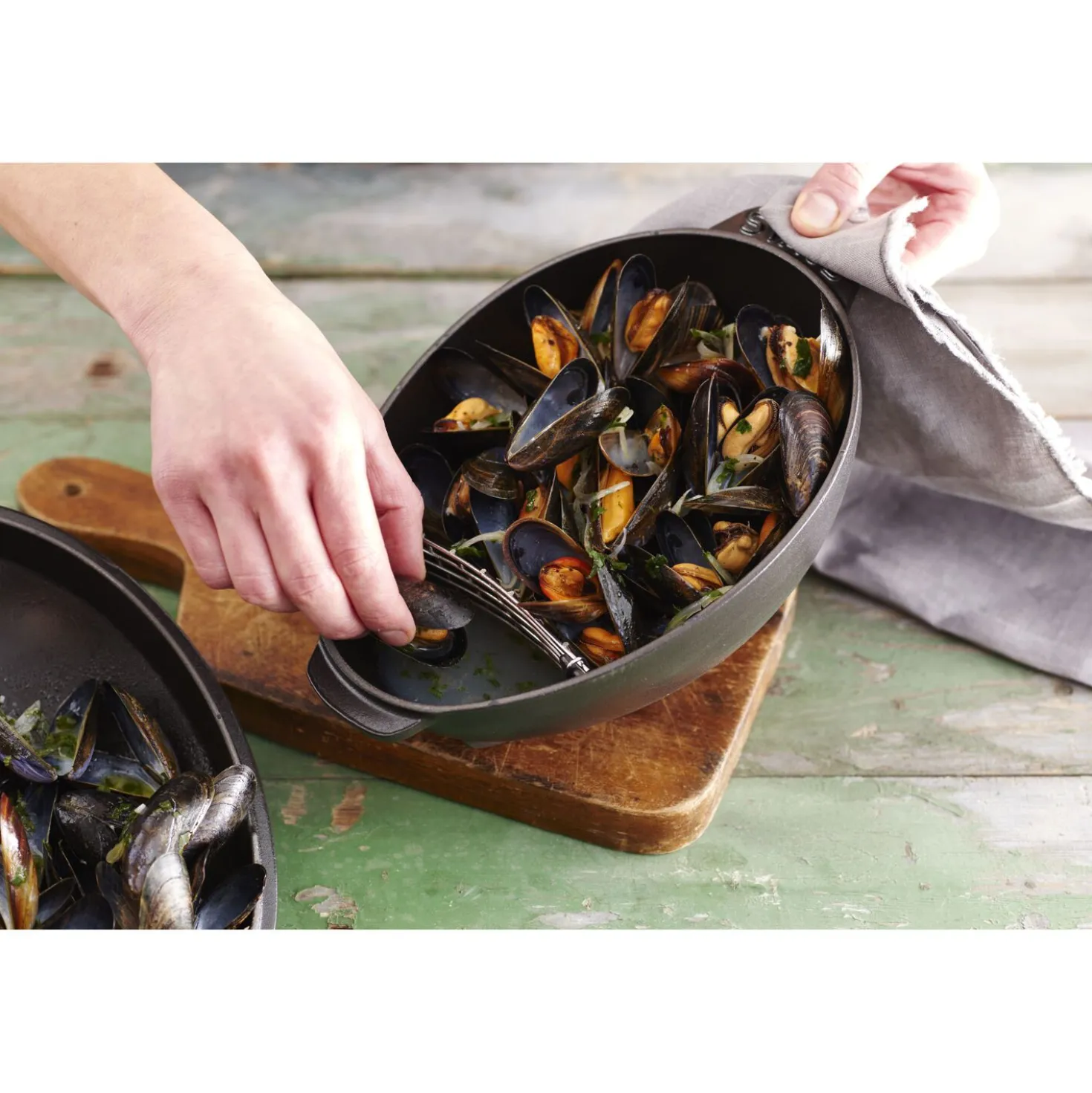 2 qt, Cast Iron, Mussel Pot, Black Matte