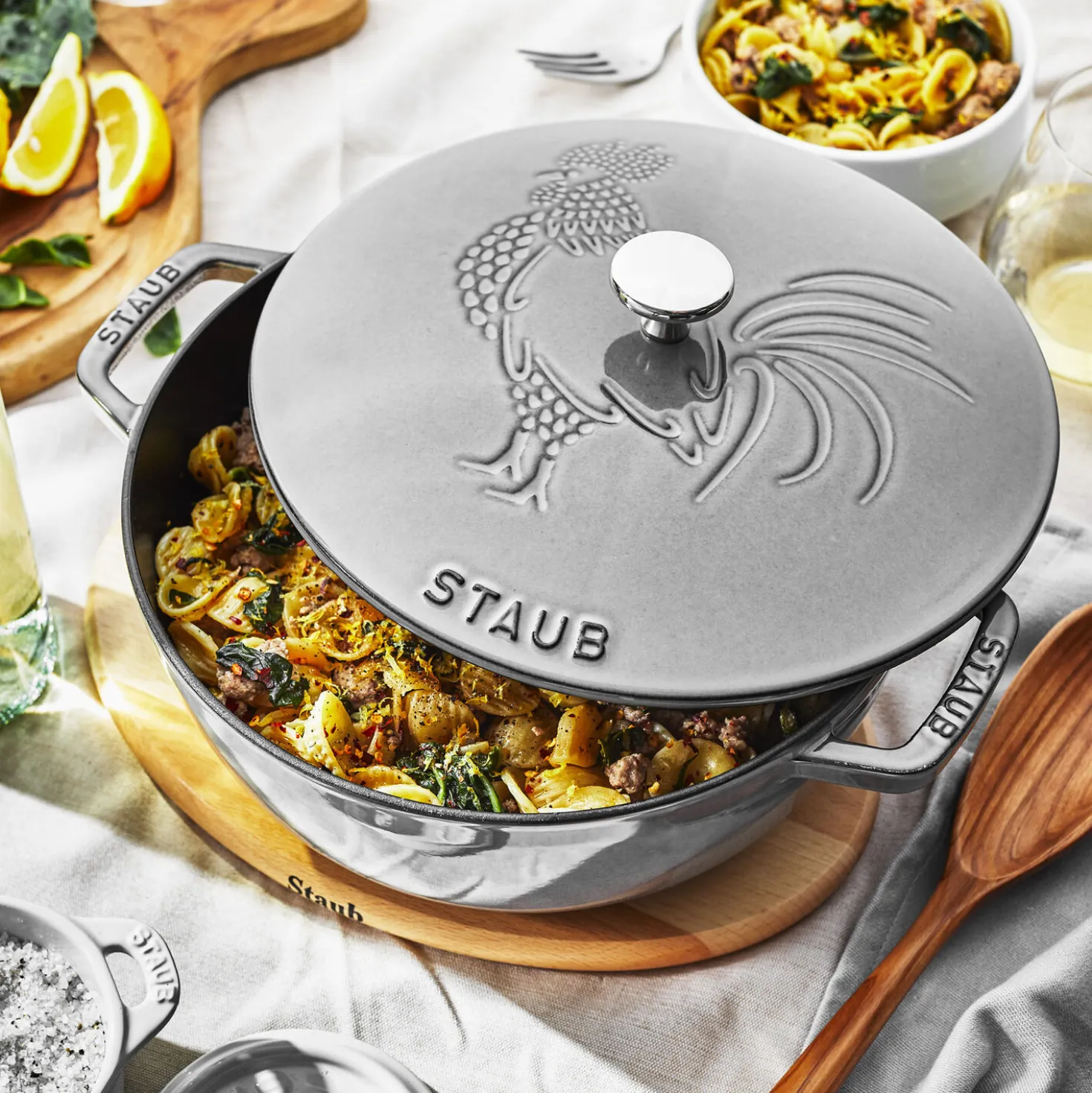 3.75 qt, Essential French Oven Rooster Lid, graphite grey