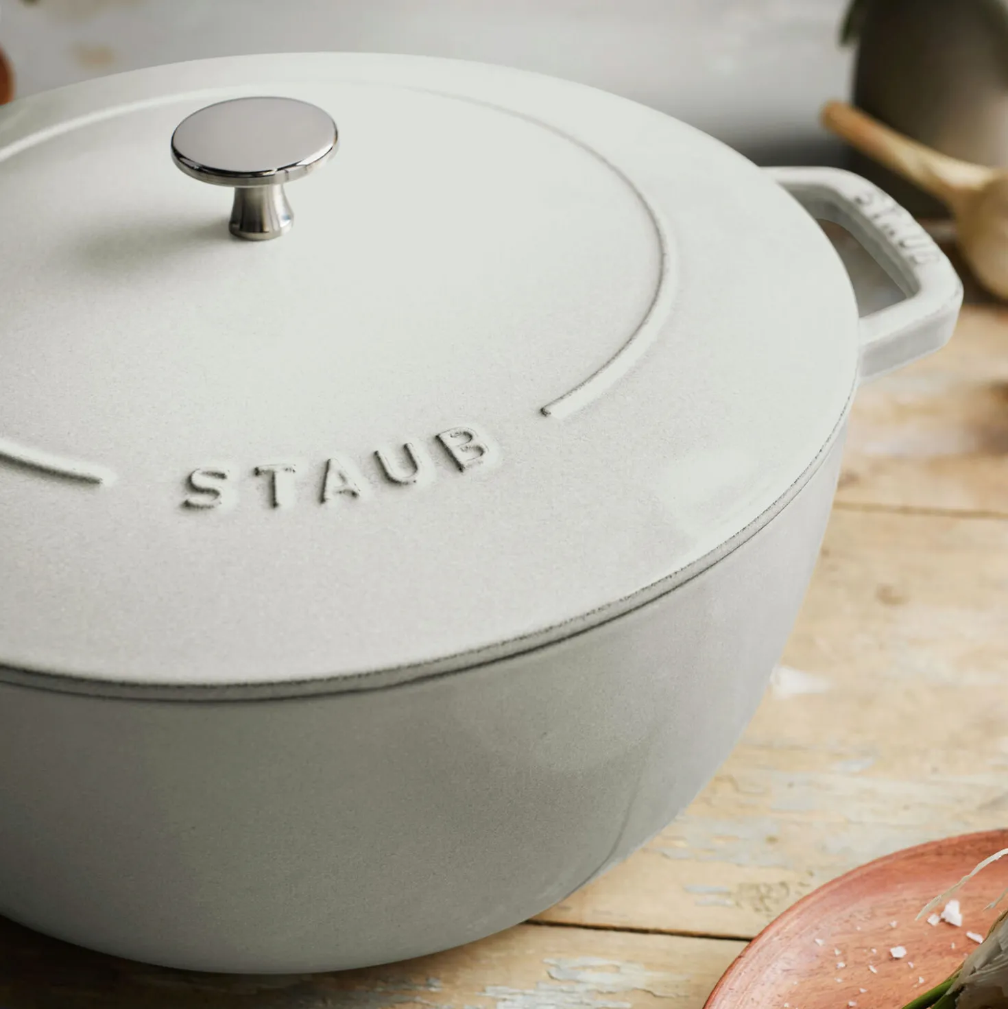 5.25 qt, Essential French Oven, white truffle