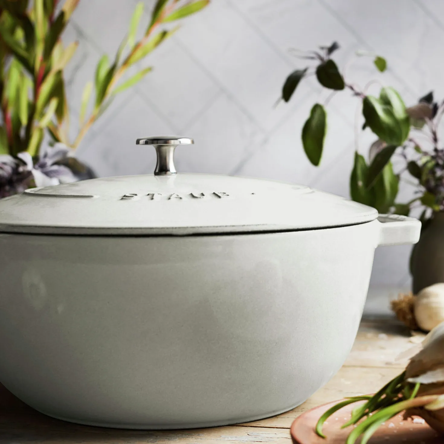 5.25 qt, Essential French Oven, white truffle