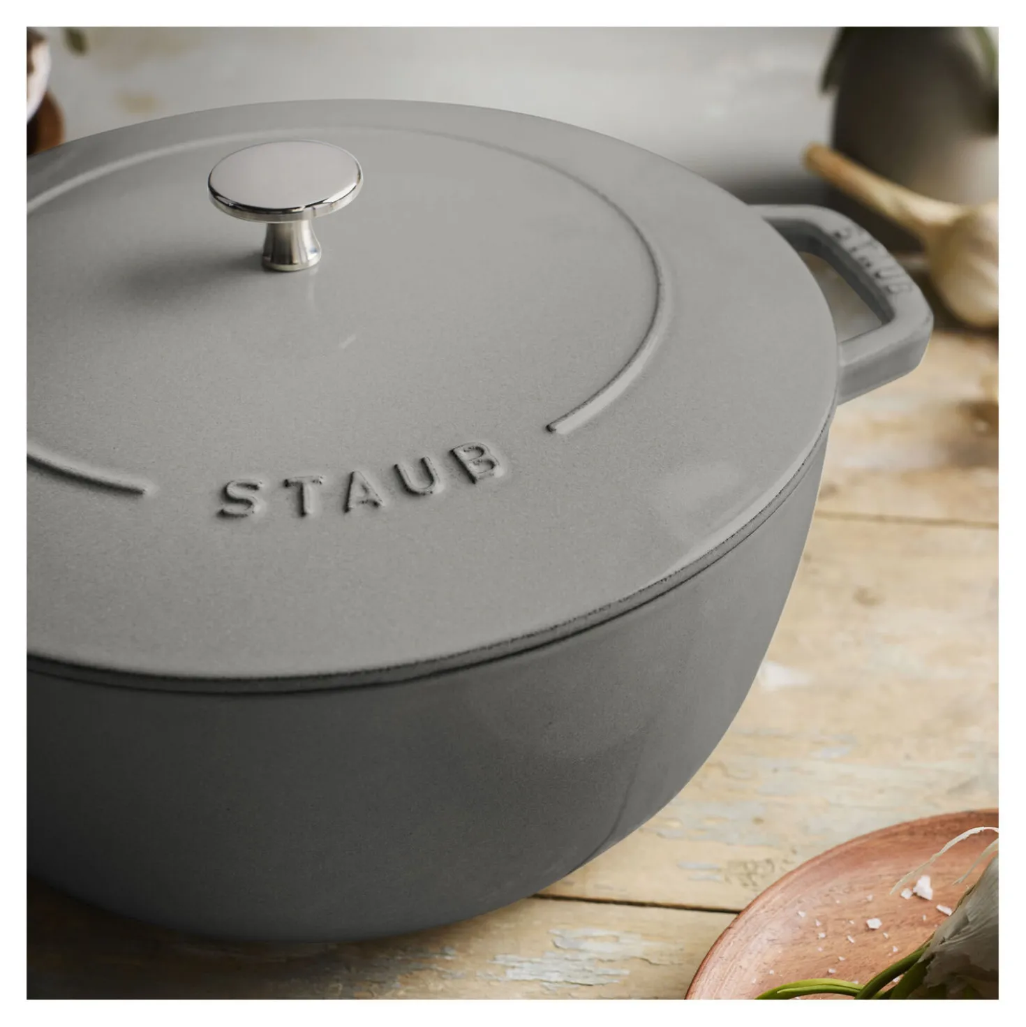 5.25 qt, Essential French Oven, graphite grey