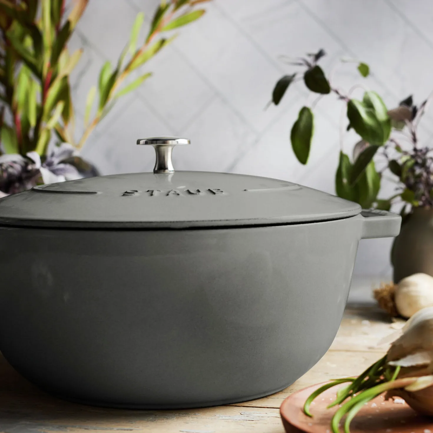 5.25 qt, Essential French Oven, graphite grey