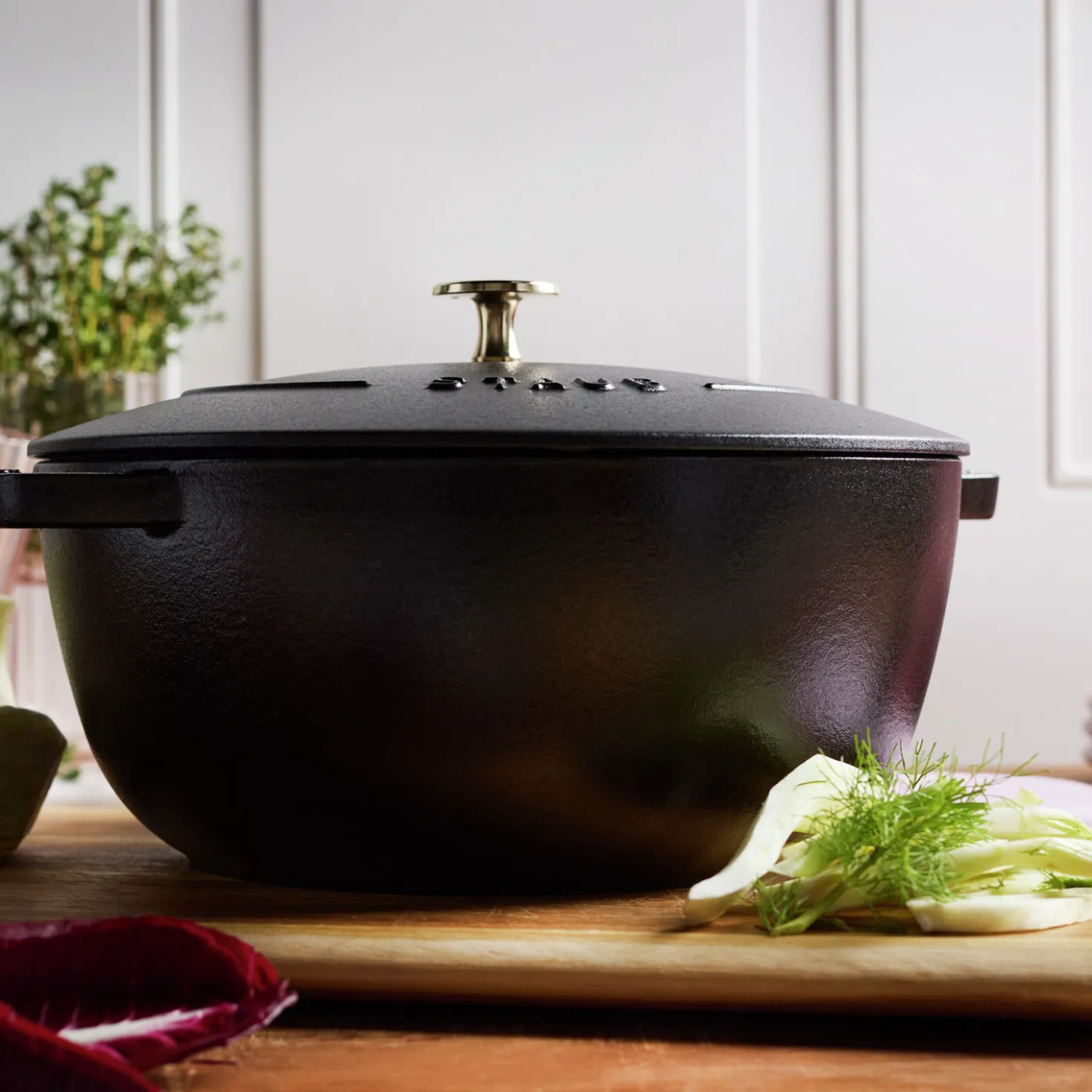 5.25 qt, Essential French Oven, black matte