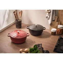 5.25 qt, Essential French Oven with Horse Lid, cherry