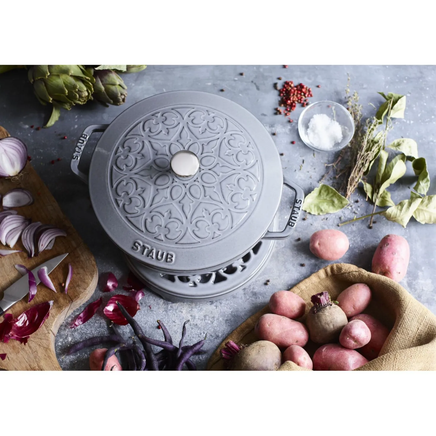 3.75 qt, Essential French Oven Lilly Lid, graphite grey