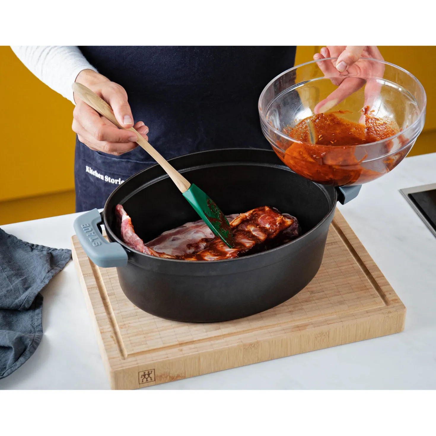7 qt, Oval, Dutch Oven, Black Matte - Factory Second