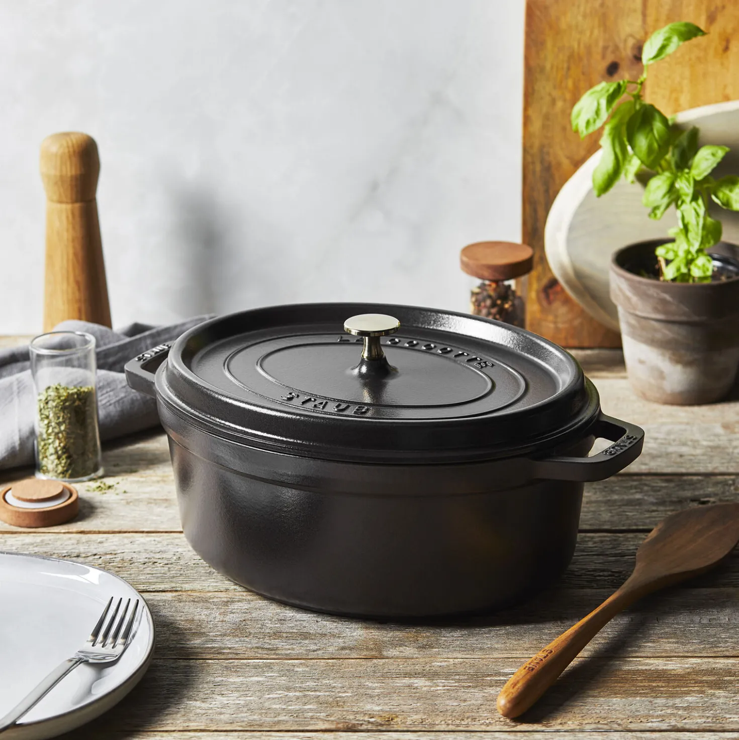 5.75 qt, Oval, Dutch Oven, Black Matte