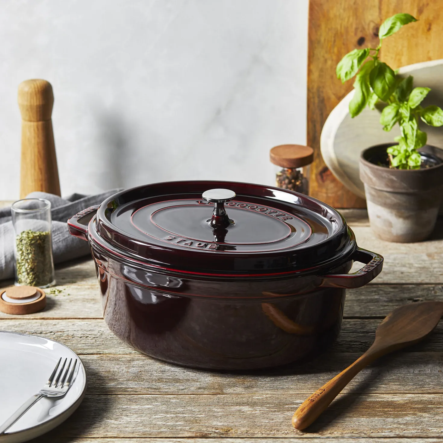 5.75 qt, Oval, Dutch Oven, Grenadine