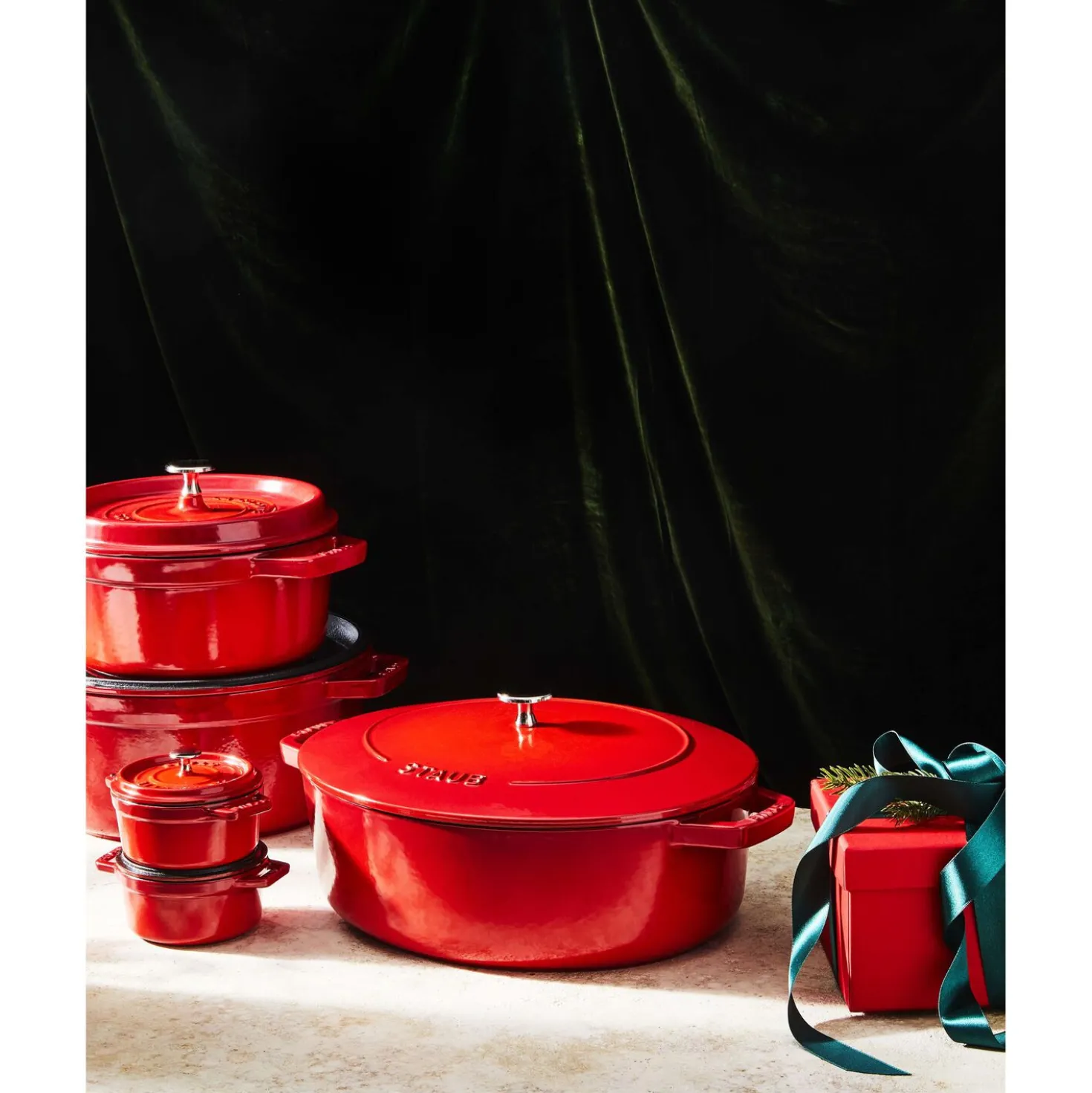 7 qt, Round, Cocotte, Cherry - Factory Second