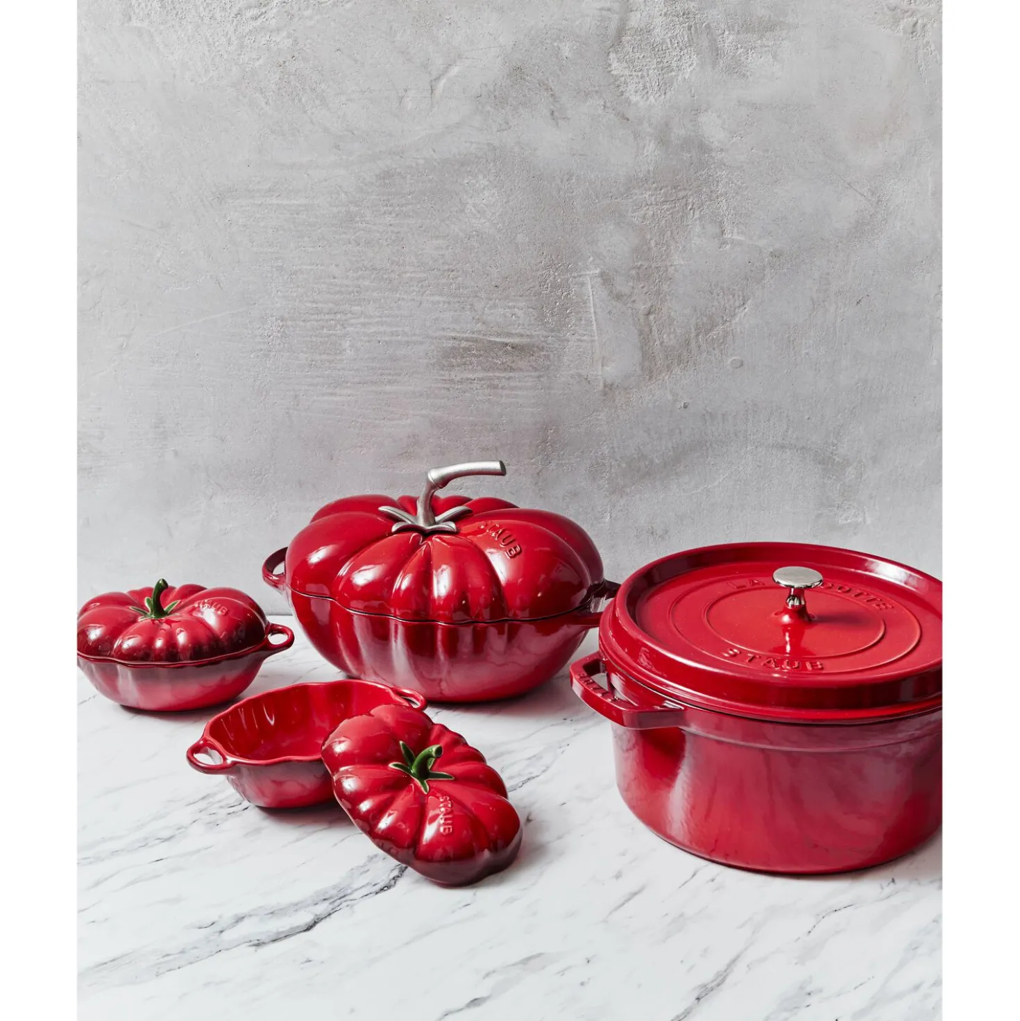7 qt, Round, Cocotte, Cherry - Factory Second