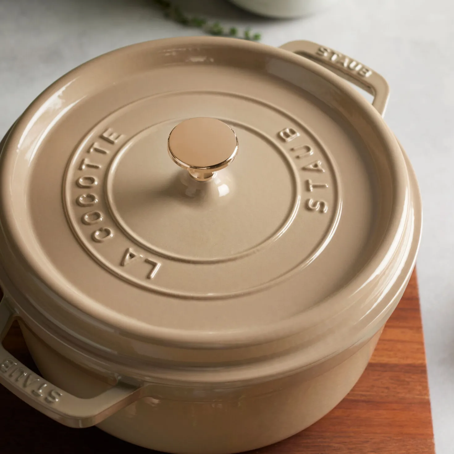 4 qt, Round, Cocotte, Sesame