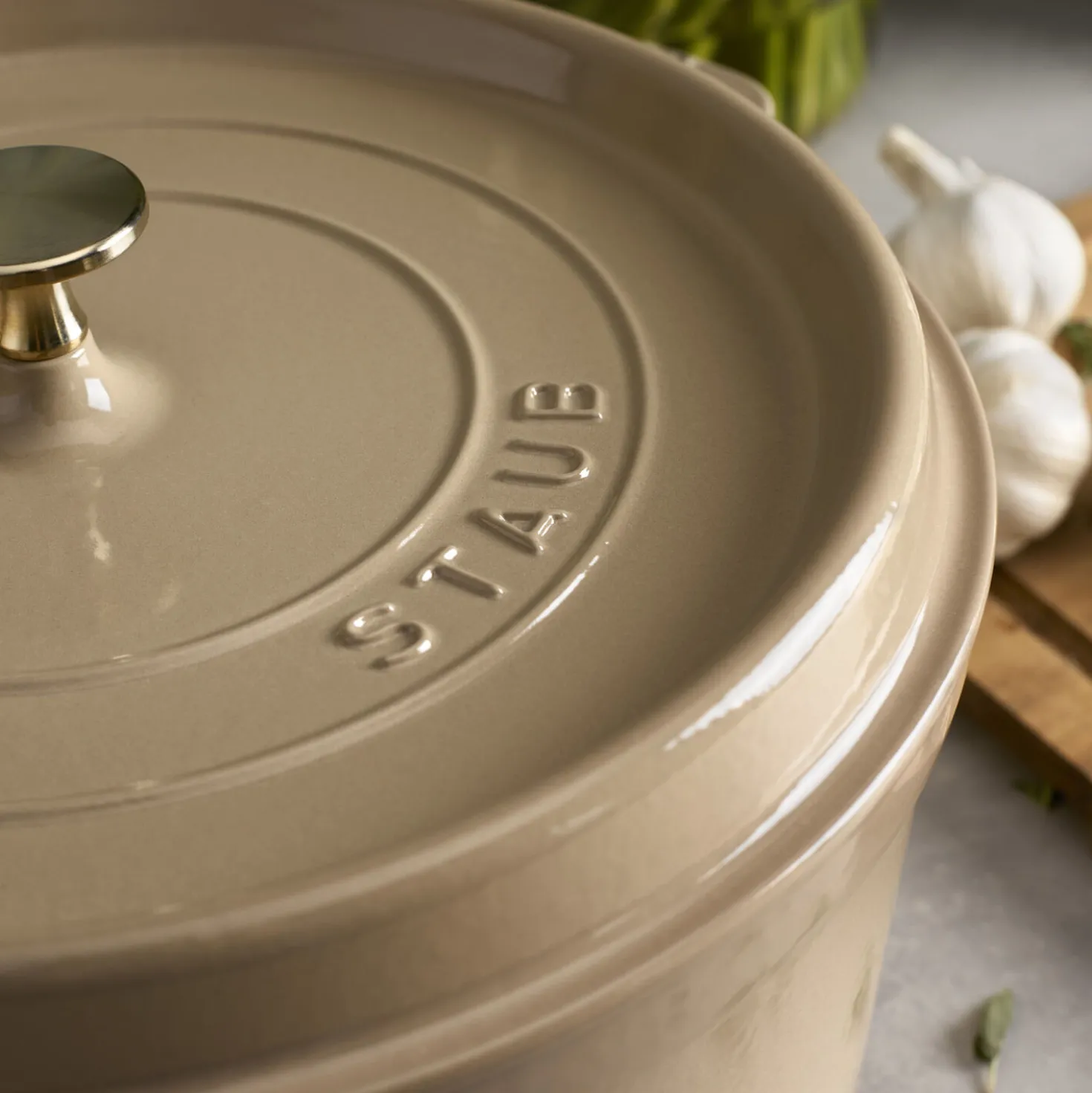 7 qt, Round, Cocotte, Sesame - Factory Second