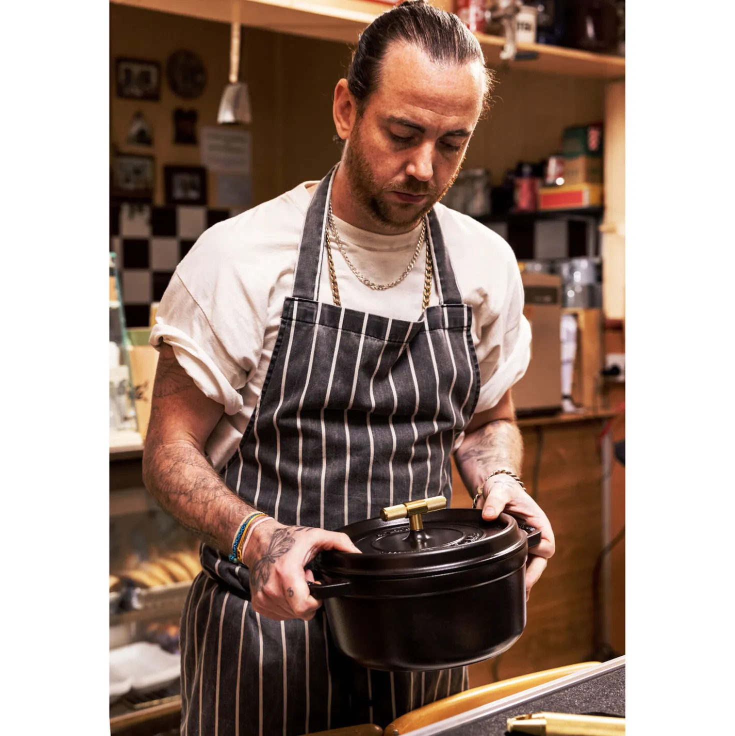 7 qt, Round, Dutch Oven Buster And Punch, Black Matte