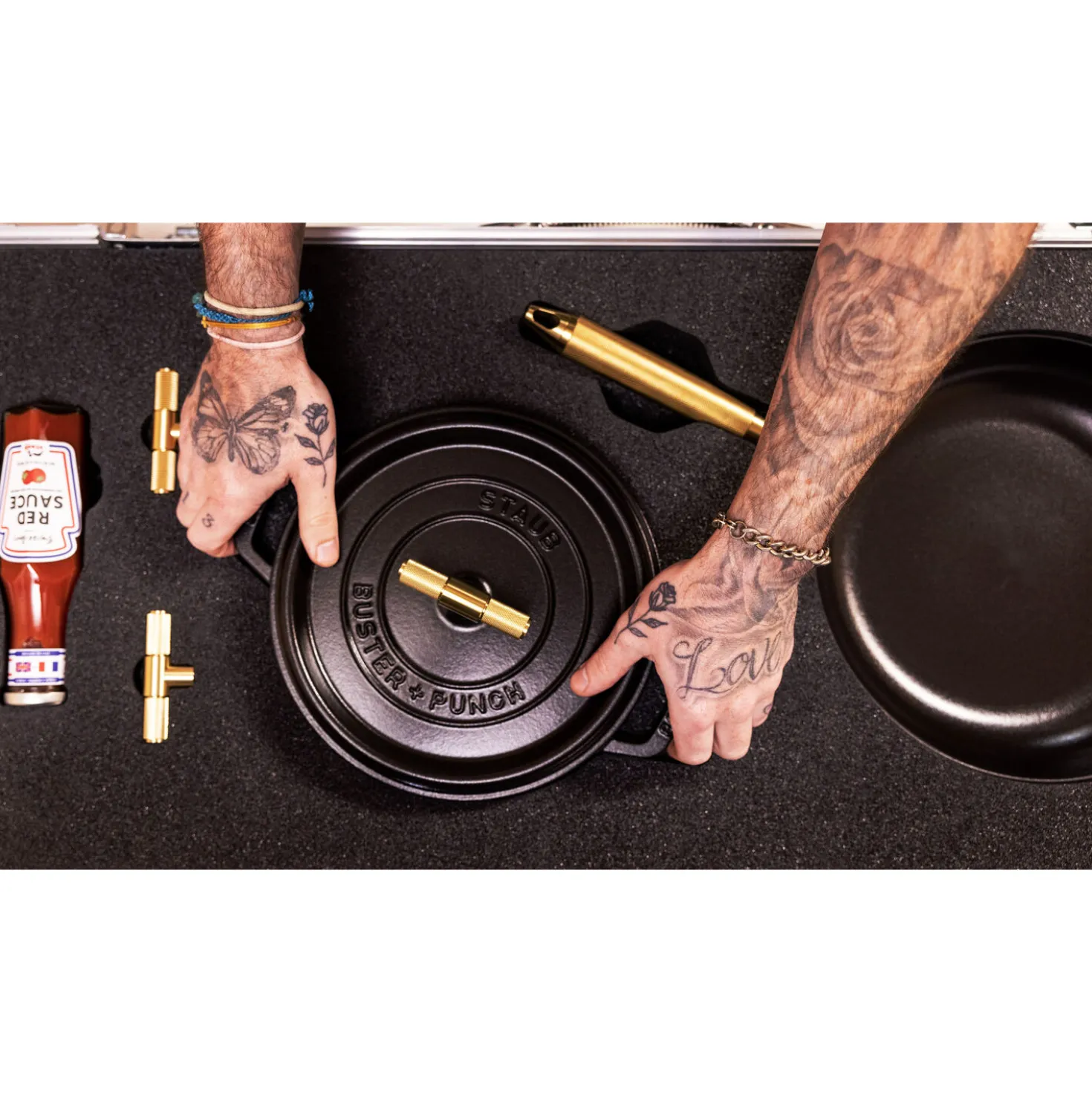 7 qt, Round, Dutch Oven Buster And Punch, Black Matte