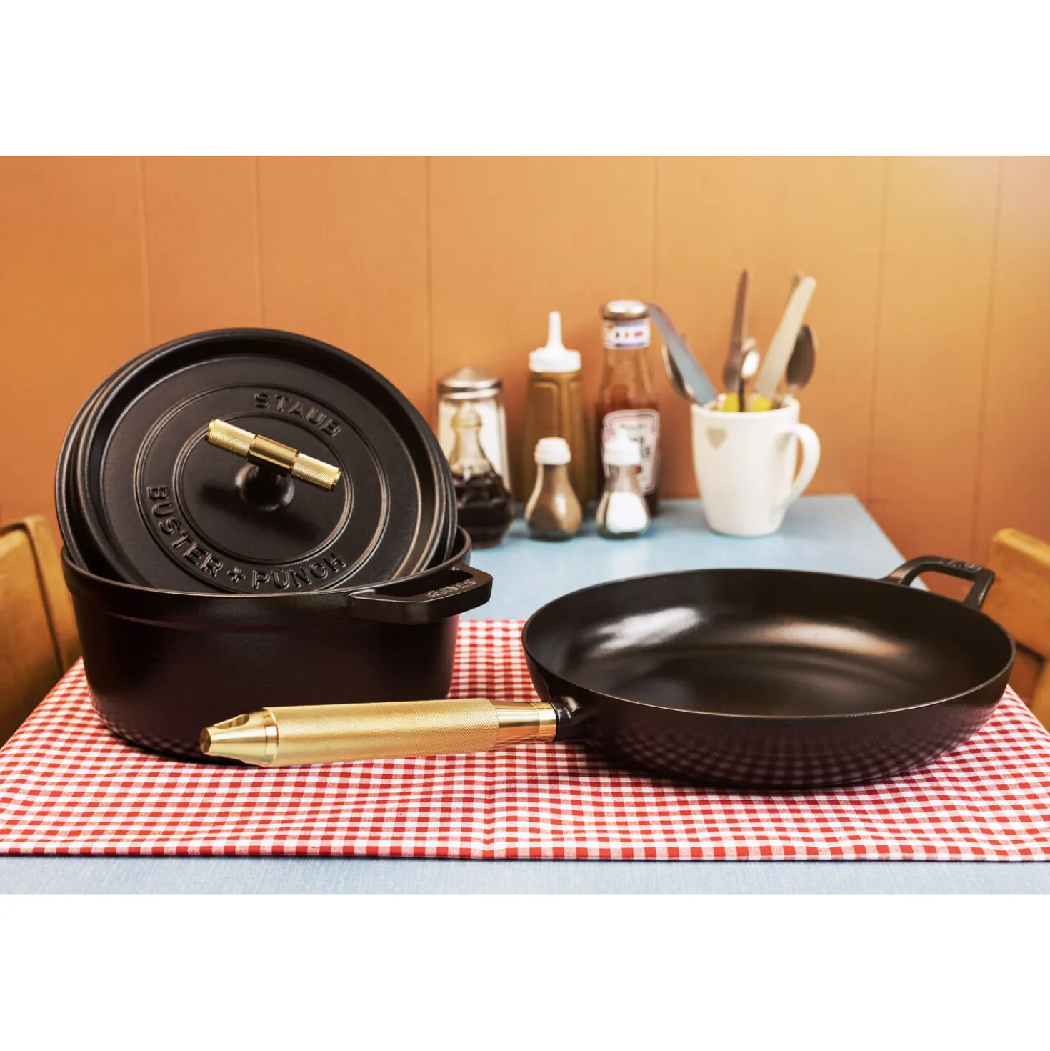 4 qt, Round, Dutch Oven Buster And Punch, Black Matte