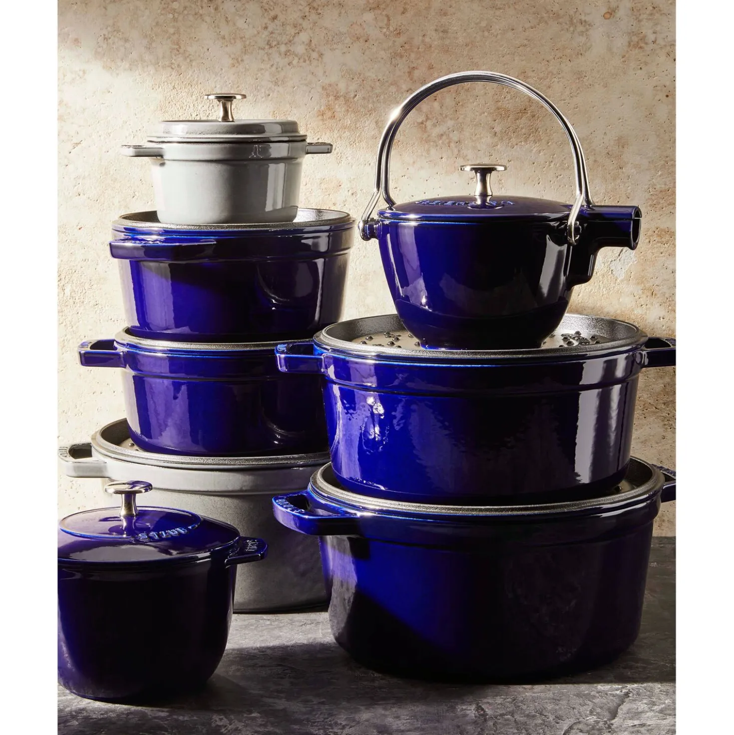 7 qt, Round, Dutch Oven, Dark Blue - Factory Second