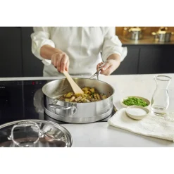5 qt Sauté Pan With Helper Handle And Lid, 18/10 Stainless Steel