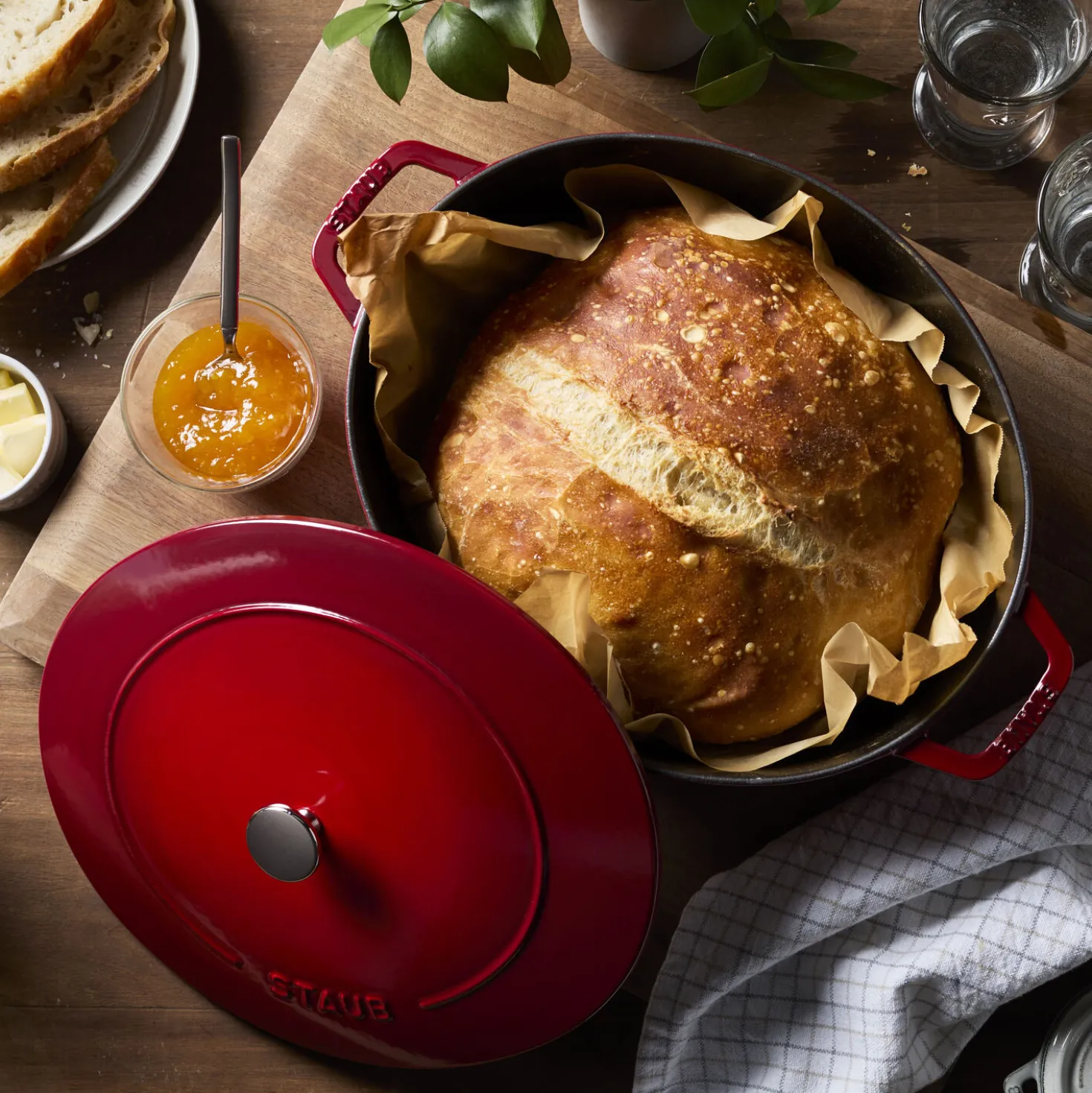 6.25 qt, Wide Oval Dutch Oven, cherry