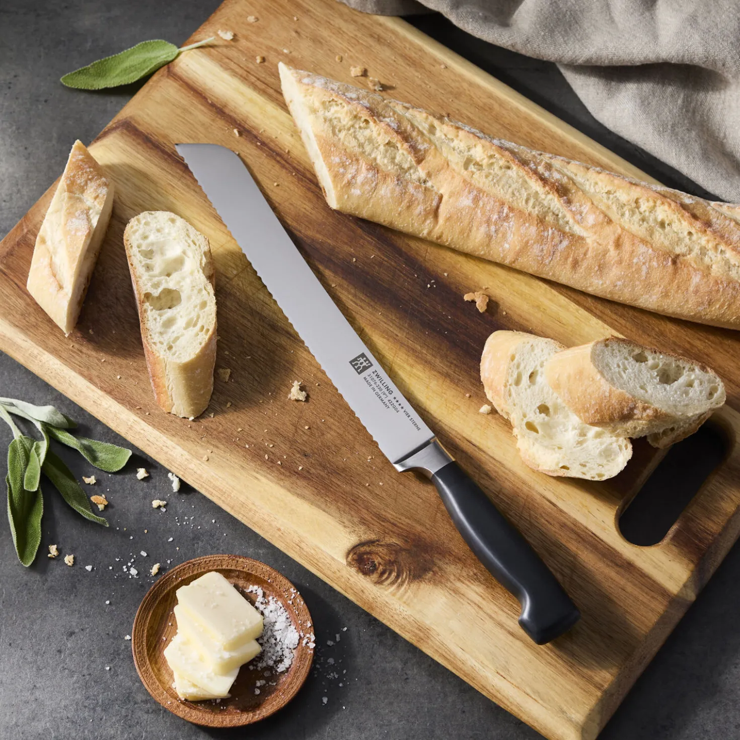 Country Bread Knife 9 inch, inverted serrated edge