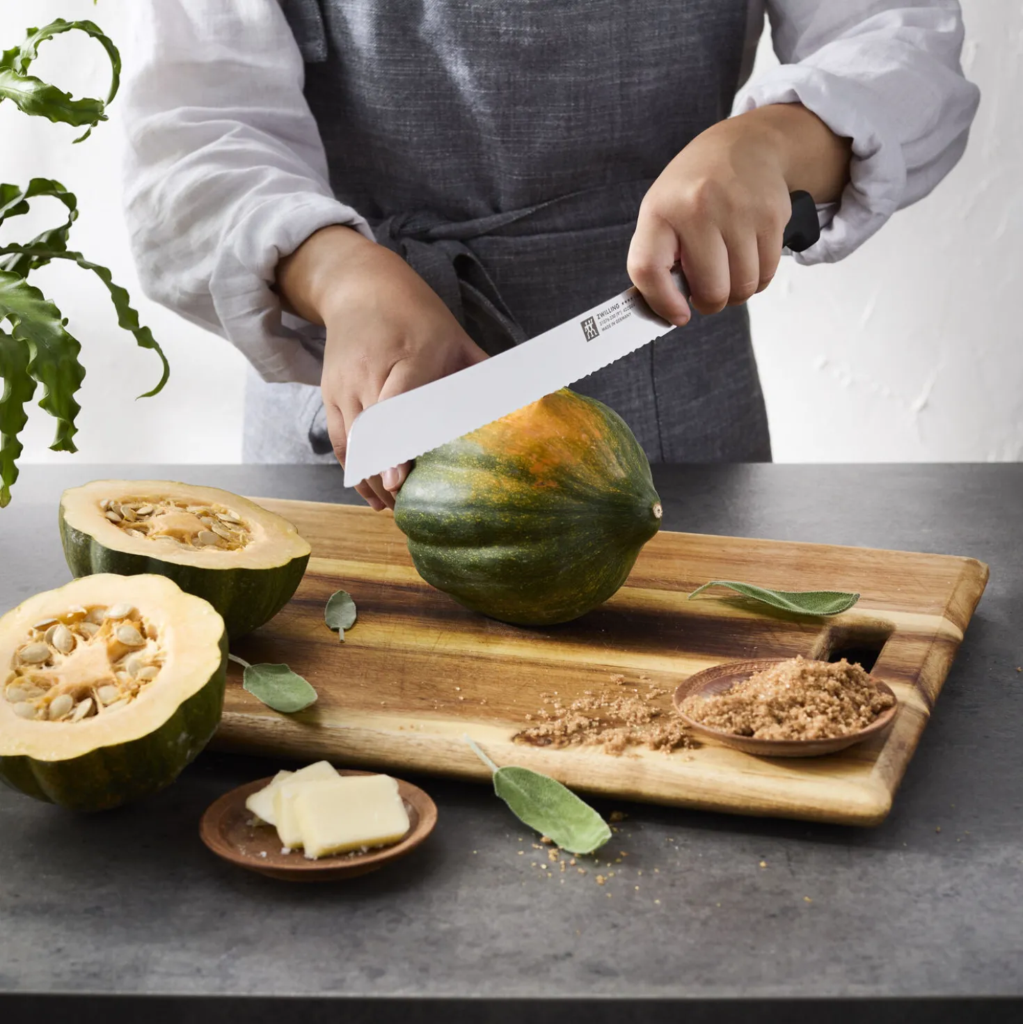 Country Bread Knife 9 inch, inverted serrated edge