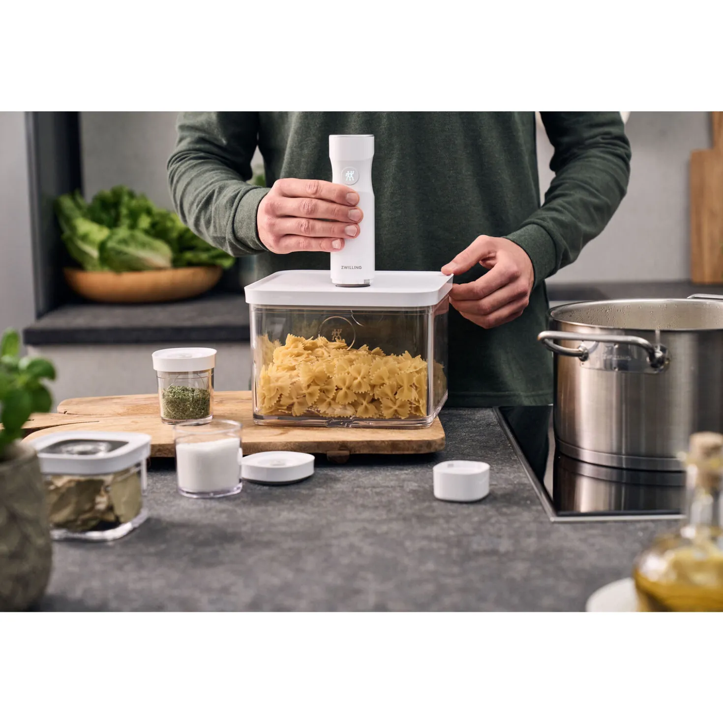 CUBE Container 2L / 21 cm, 4.2 Qt, Transparent-white