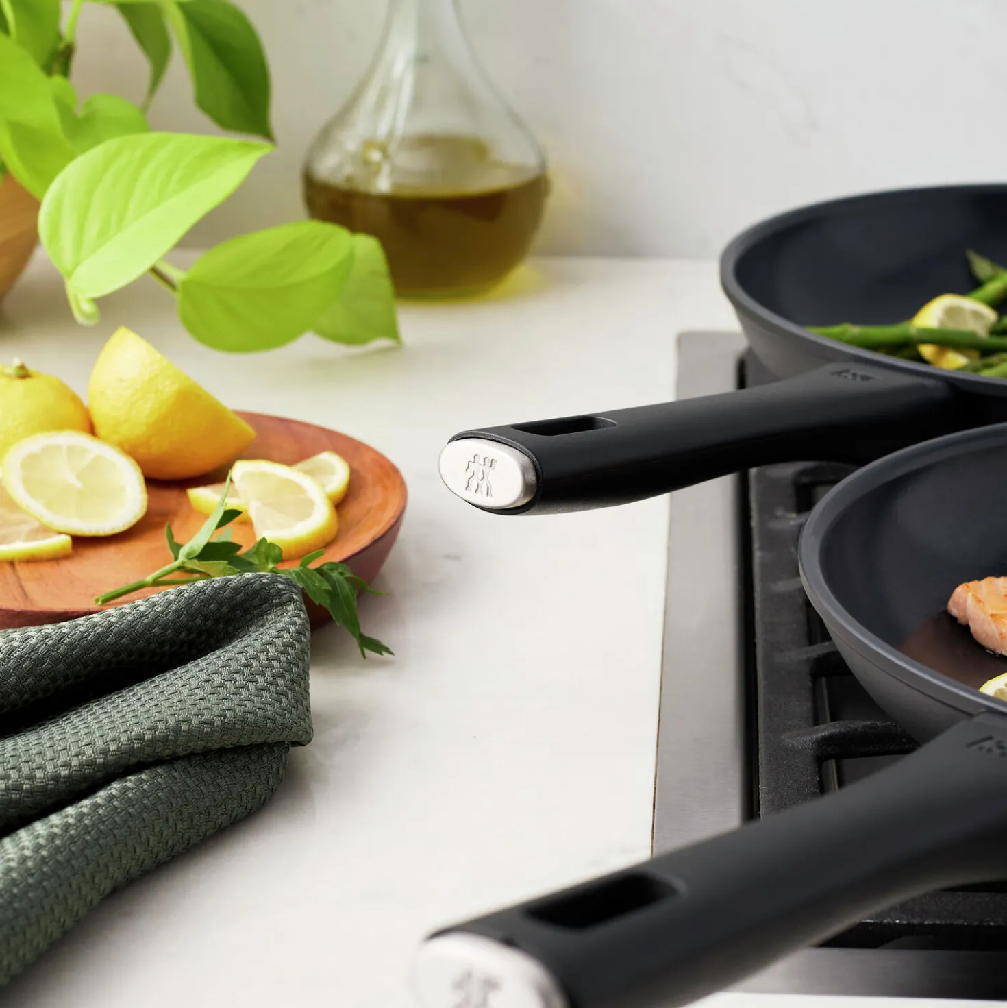 Frying pan set, 2-pc, Non-stick, Titanium-reinforced ceramic non-stick coating