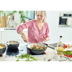 12-inch, 18/10 Stainless Steel, Wok, Silver-black