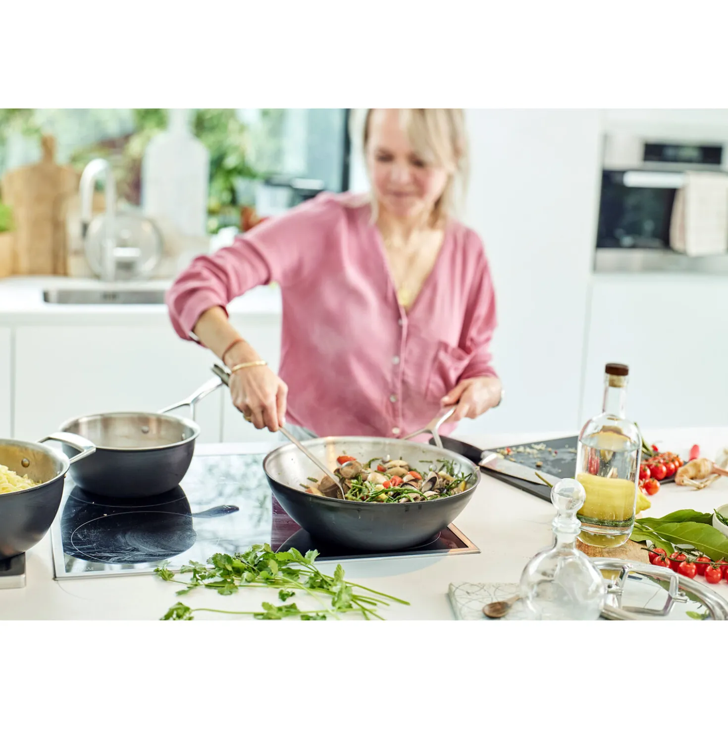 12-inch, 18/10 Stainless Steel, Wok, Silver-black
