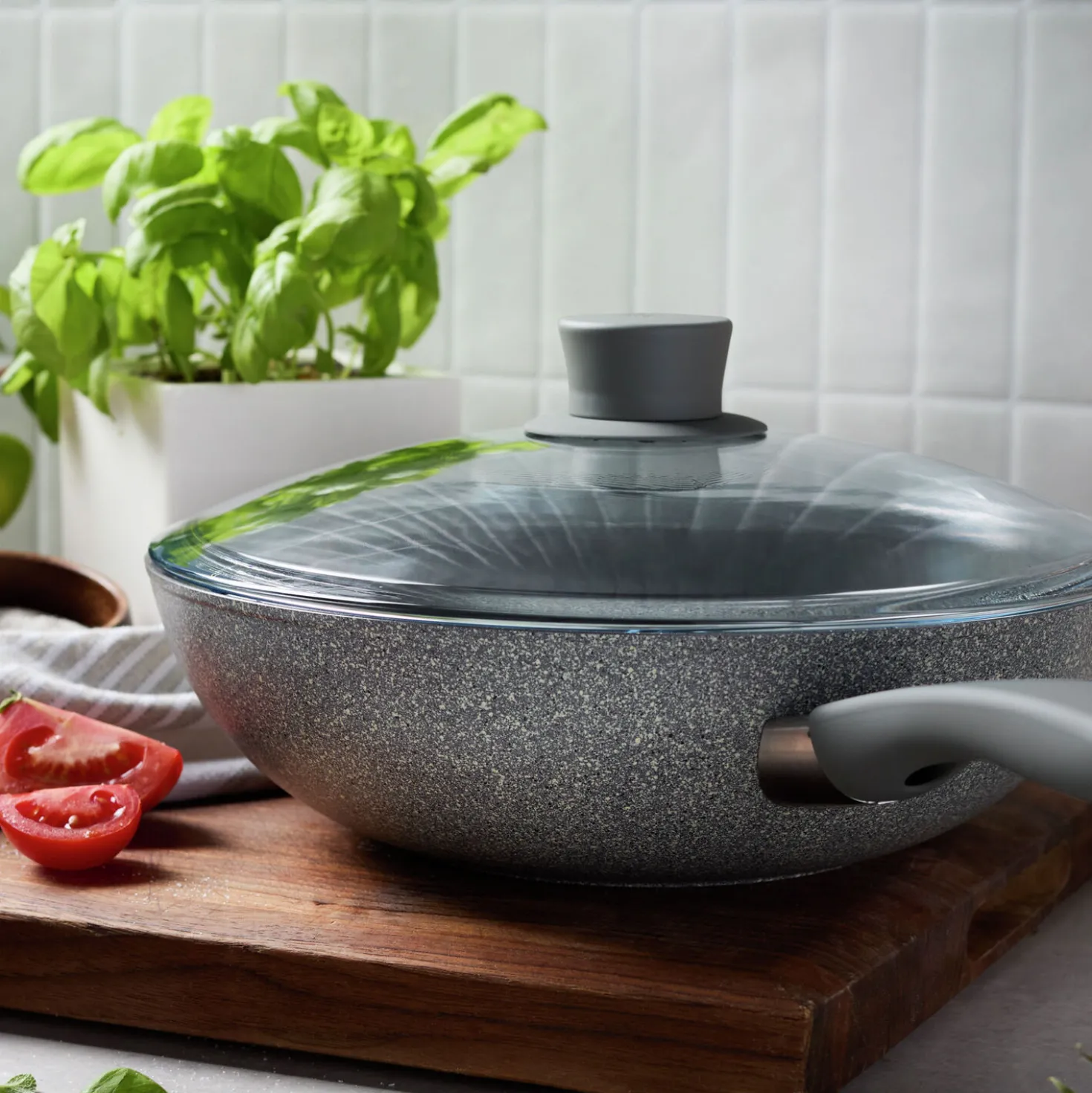 11-inch, Aluminum, Ceramic Nonstick Wok With Lid, Grey