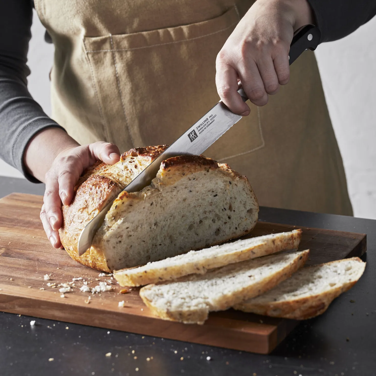 9-inch, Bread Knife Z15 Serration