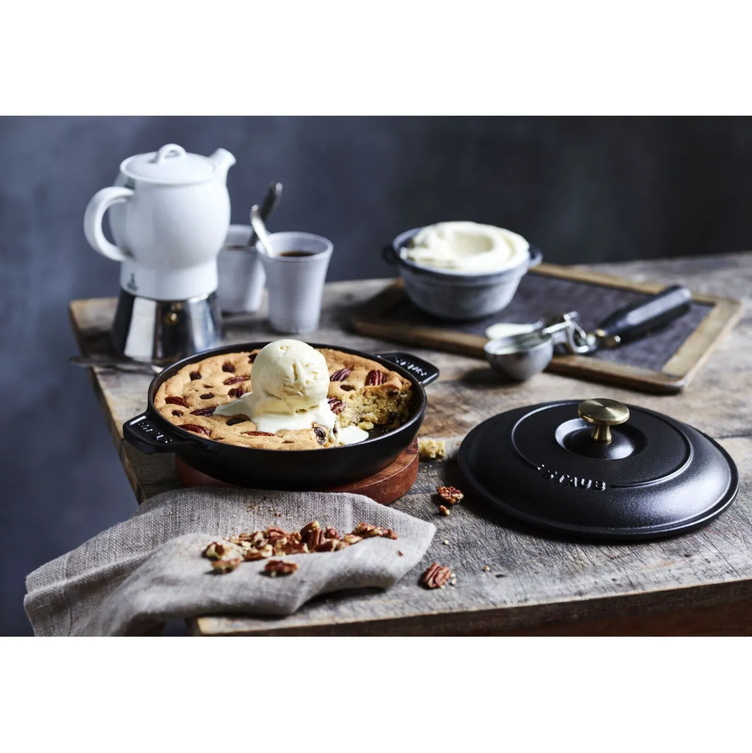 8-inch, Round, Covered Baking Dish With Lid, Black Matte