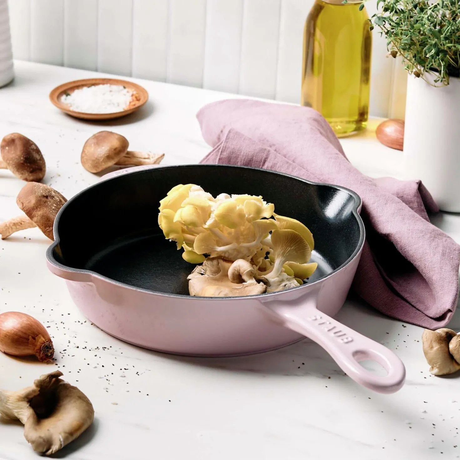 8.5-inch, Traditional Deep Skillet, Pink Peony