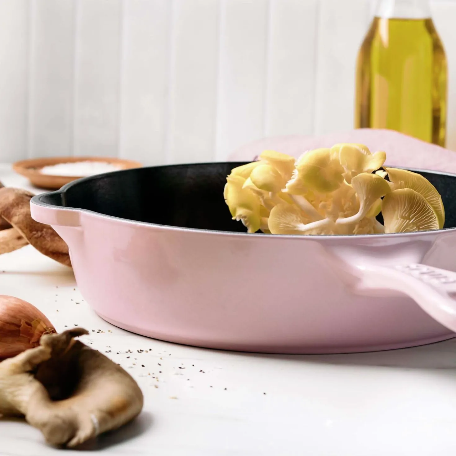 8.5-inch, Traditional Deep Skillet, Pink Peony