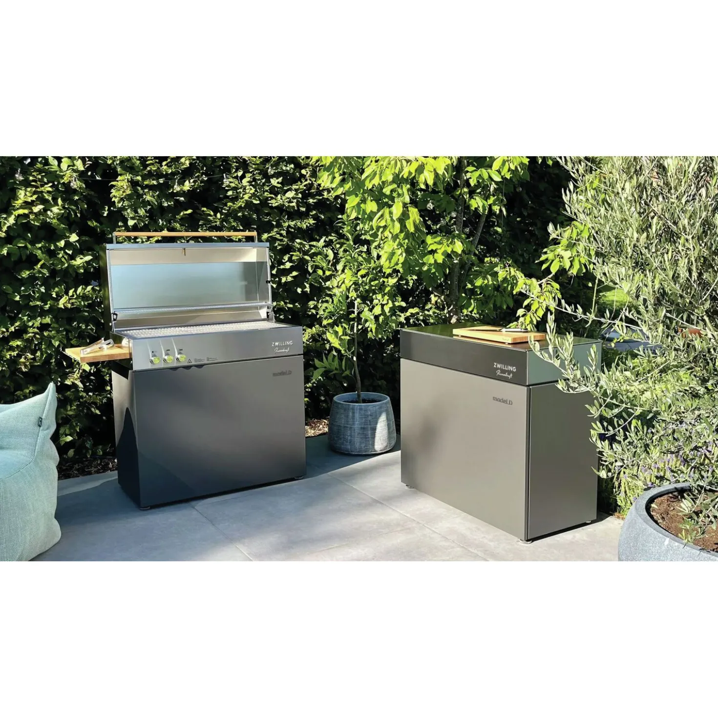 Natural gas grill, deep umbra