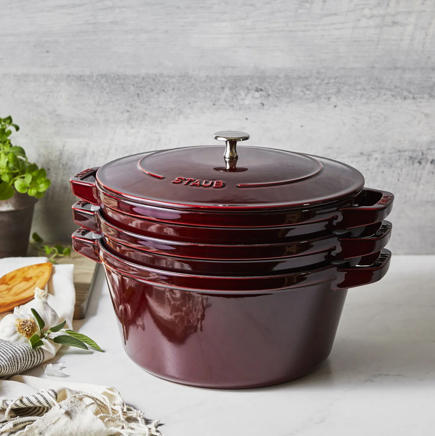 4-pc Stackable Set, Grenadine, Cast Iron