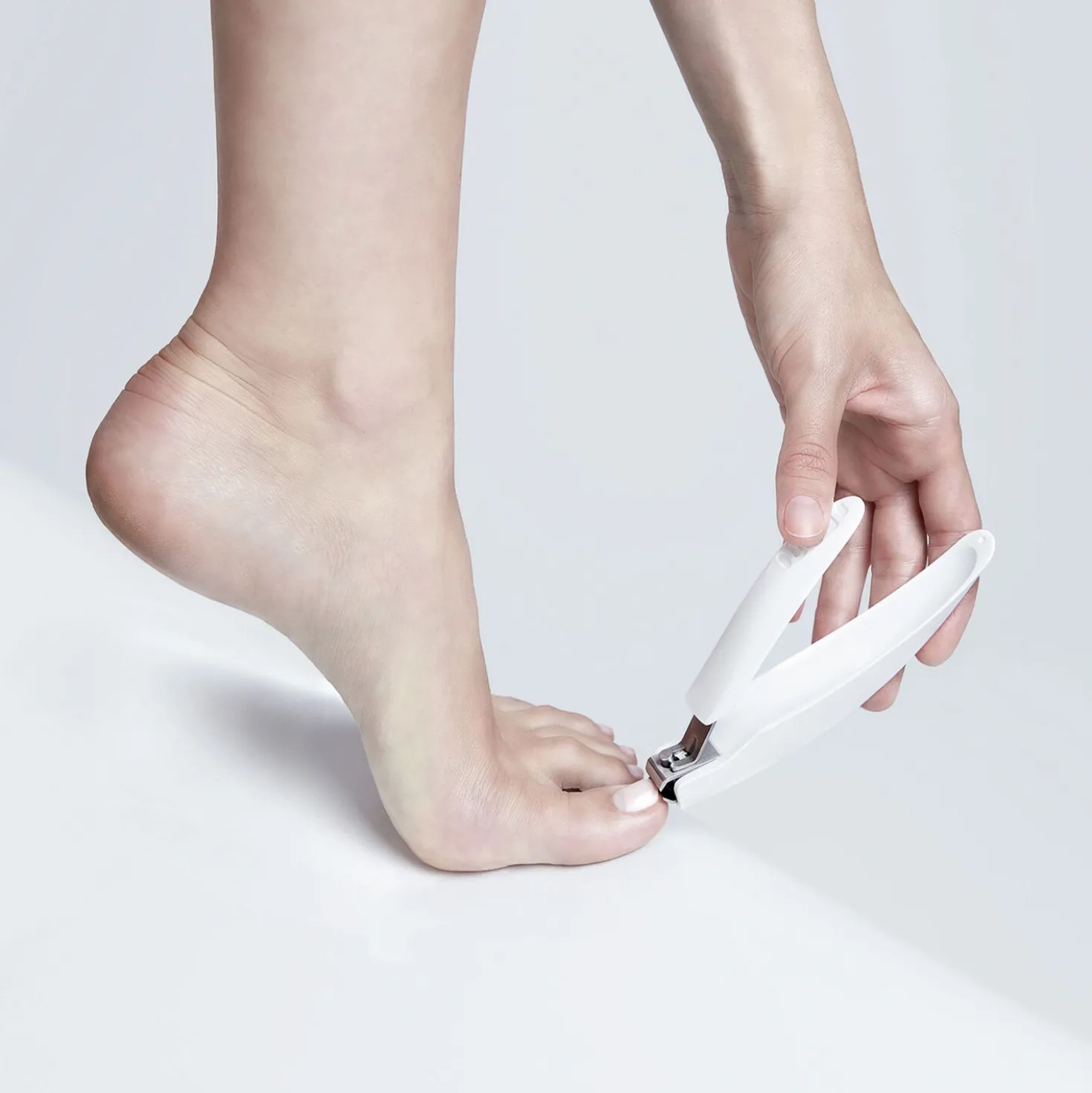 Pedicure nail clippers with nail catch, stainless steel | white