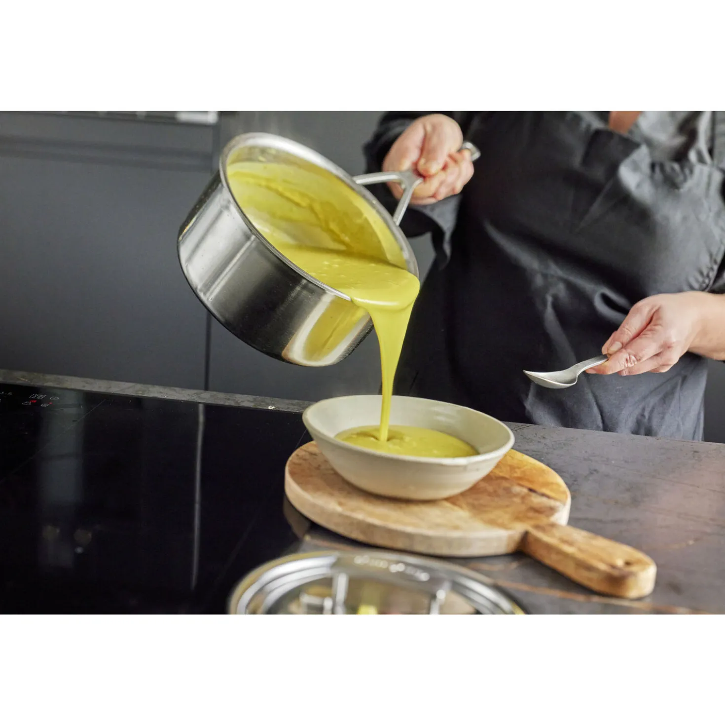 Sauce pan with lid, 3.2 qt, 18/10 Stainless Steel