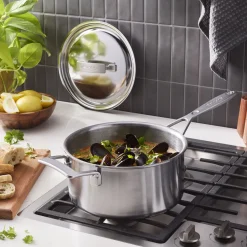 Sauce pan with lid, 4.25 qt, 18/10 Stainless Steel