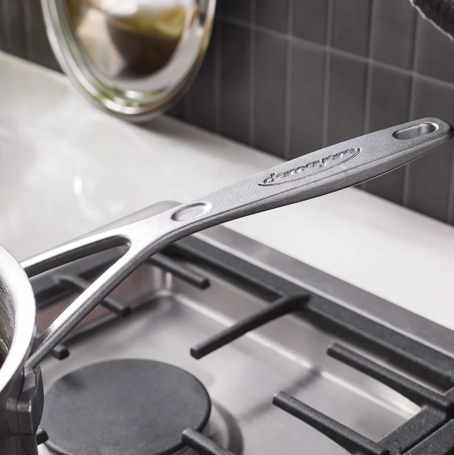 Sauce pan with lid, 4.25 qt, 18/10 Stainless Steel