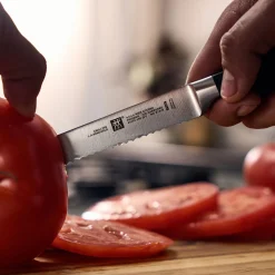 Utility knife 5 inch, serrated edge